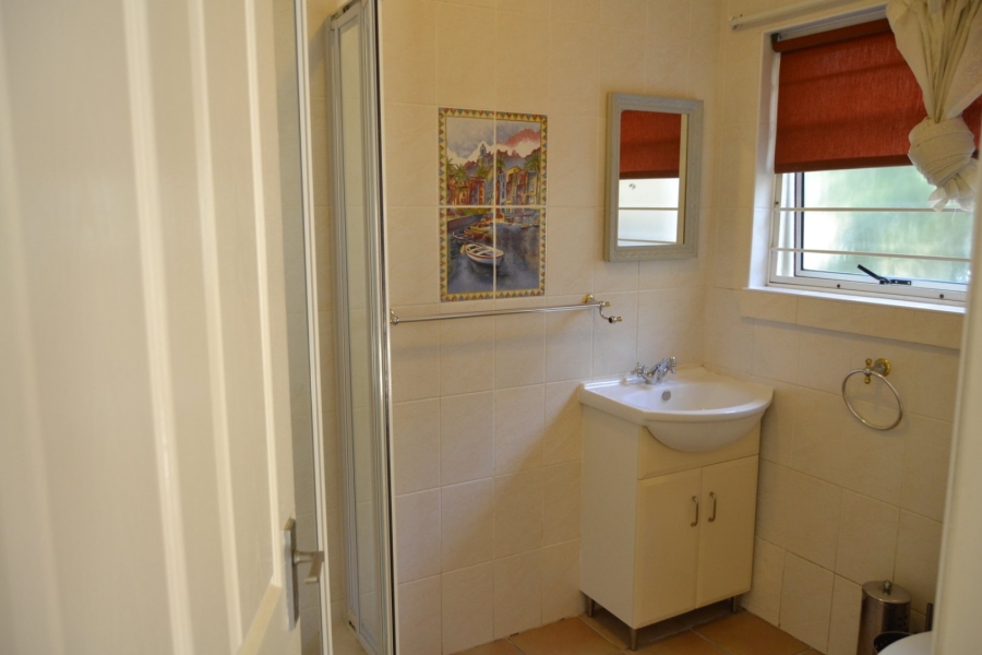 To Let 5 Bedroom Property for Rent in Heritage Park Western Cape